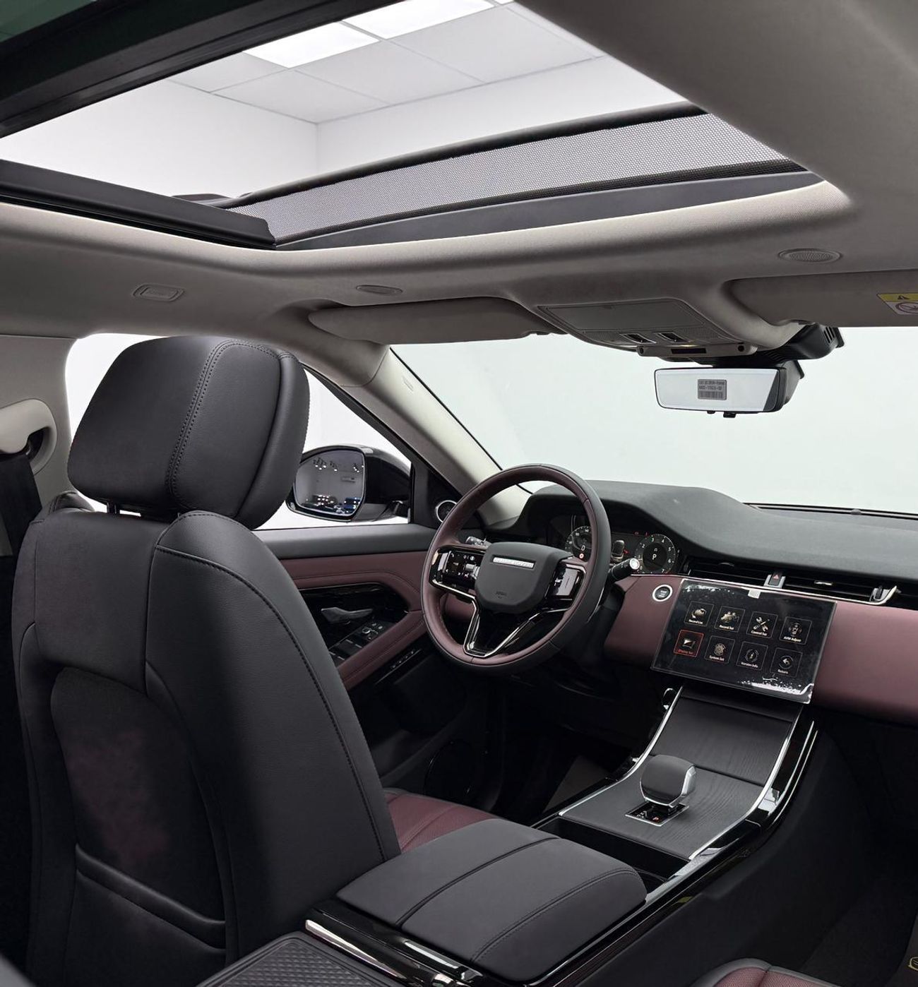 Range Rover Evoque P250 SE 2.0L 2025 white