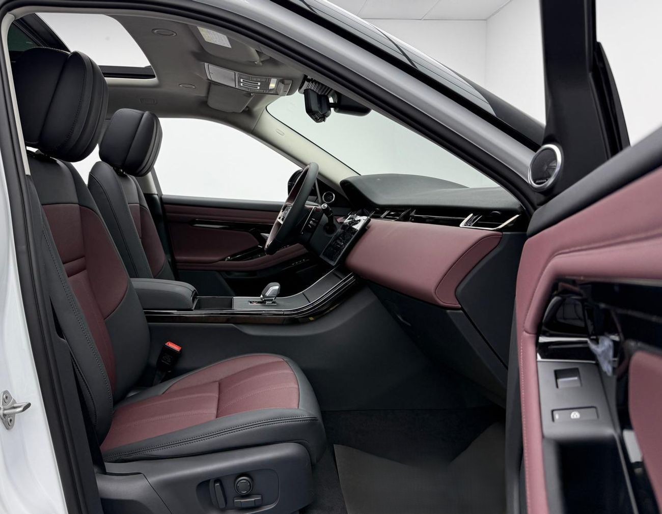 Range Rover Evoque P250 SE 2.0L 2025 white