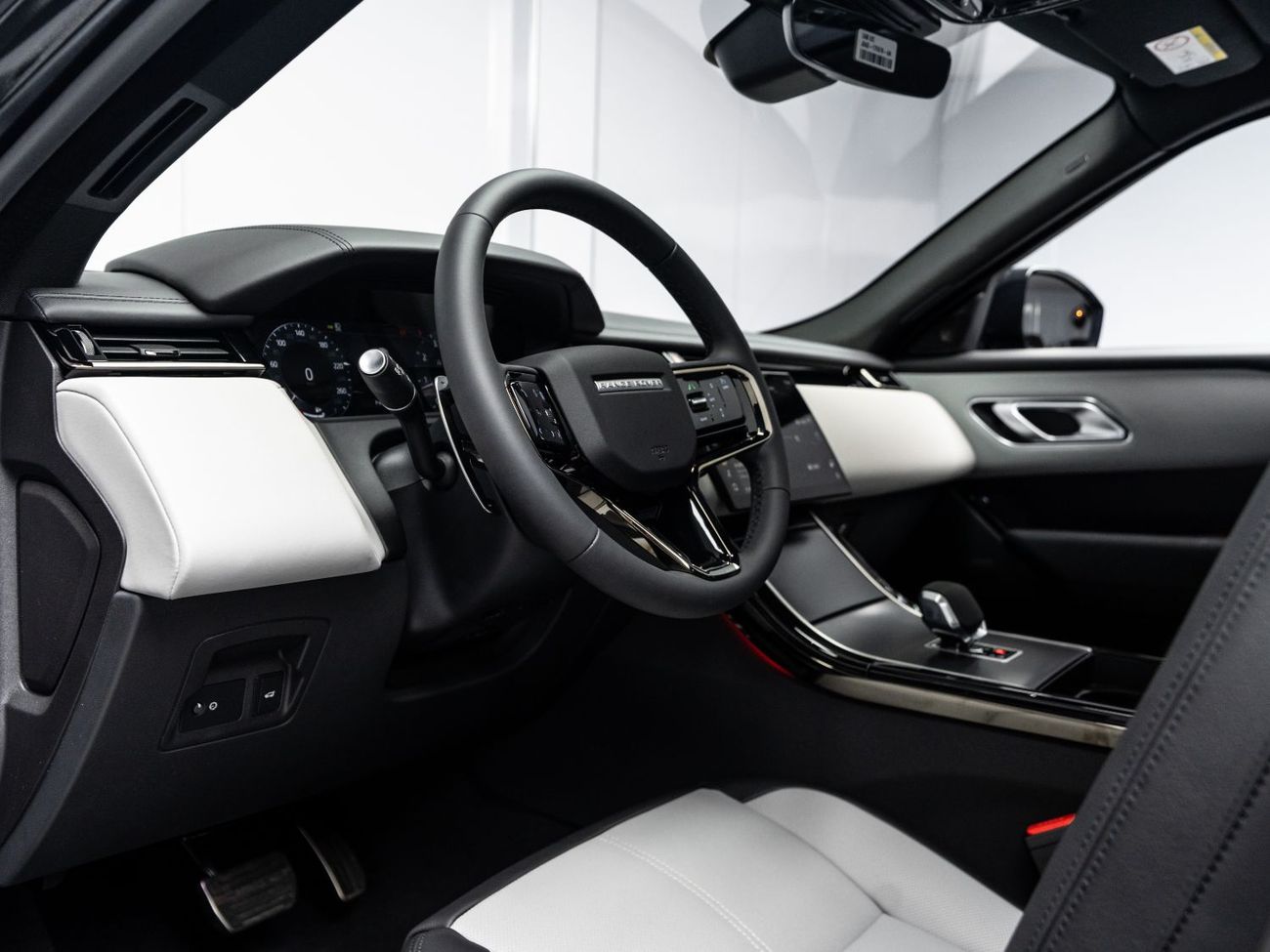 Range Rover Velar R-DYNAMIC S _ 2026 _black
