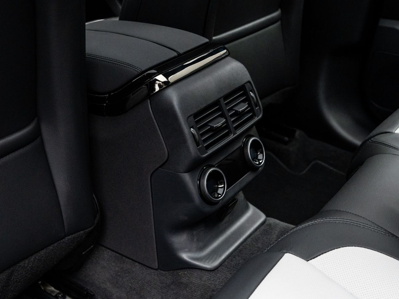 Range Rover Velar R-DYNAMIC S _ 2026 _black