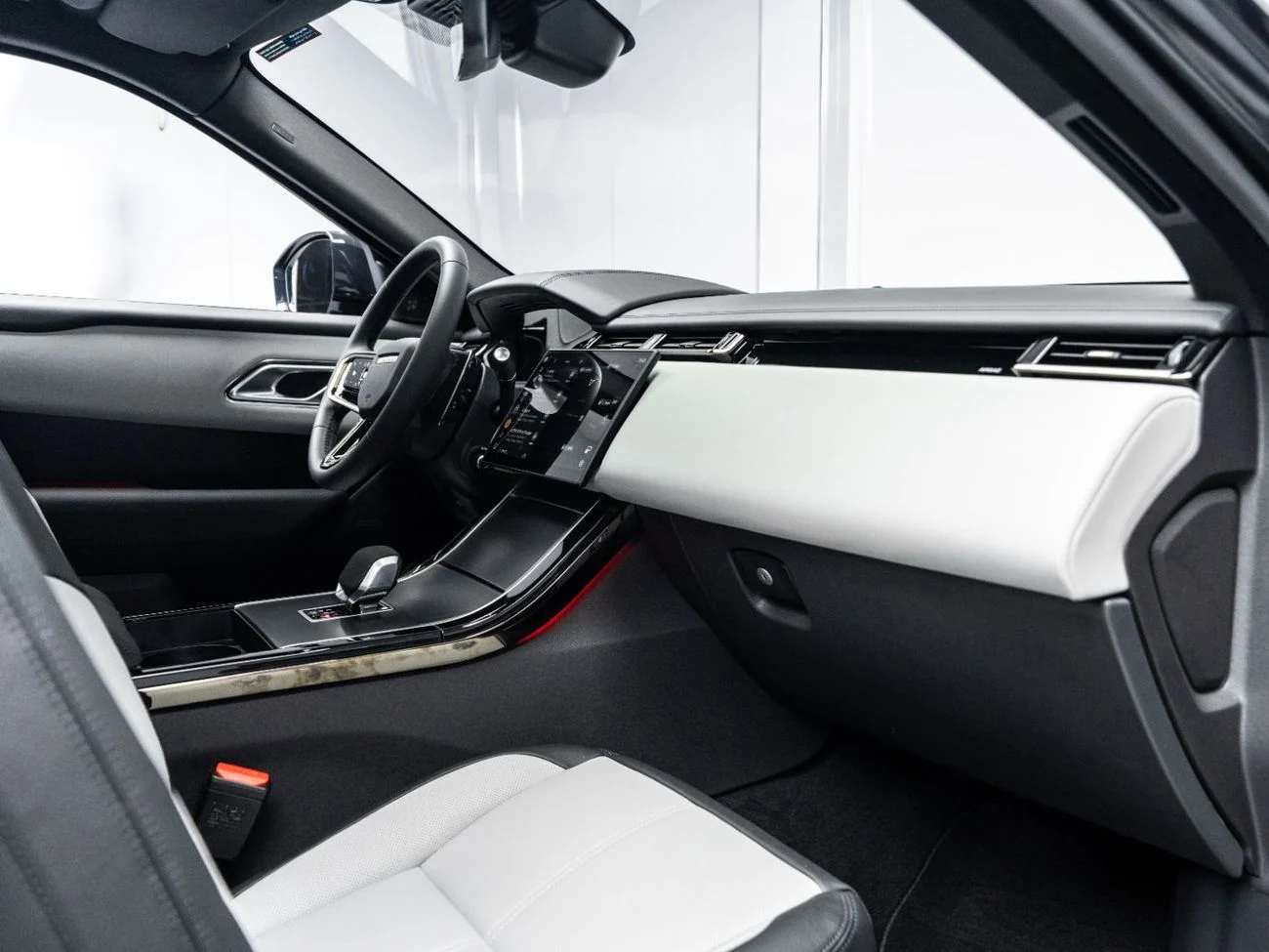 Range Rover Velar R-DYNAMIC S _ 2026 _black