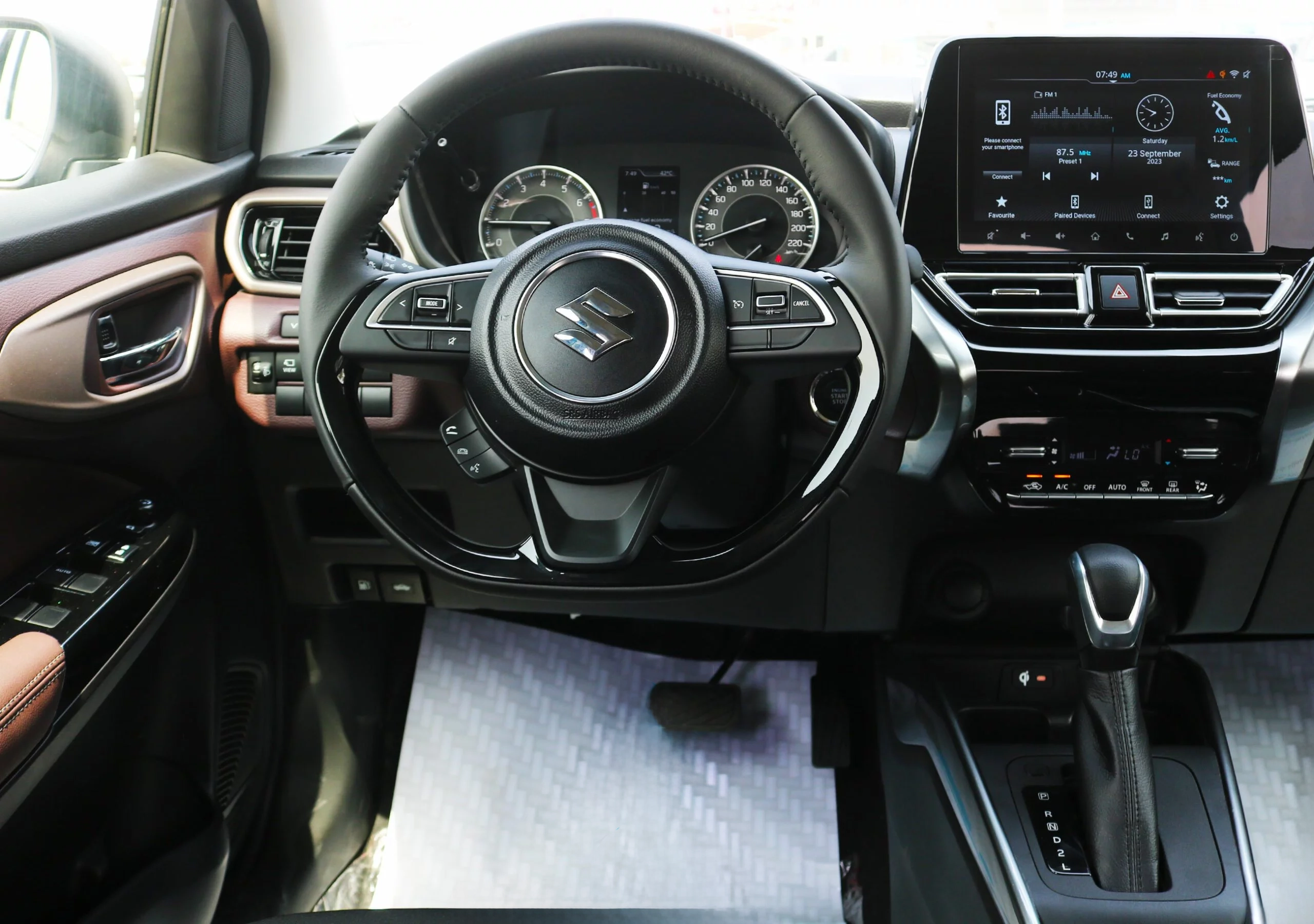 SUZUKI FRONX GLX 1.5P AT MY2025 – BLUISH BLACK PEARL