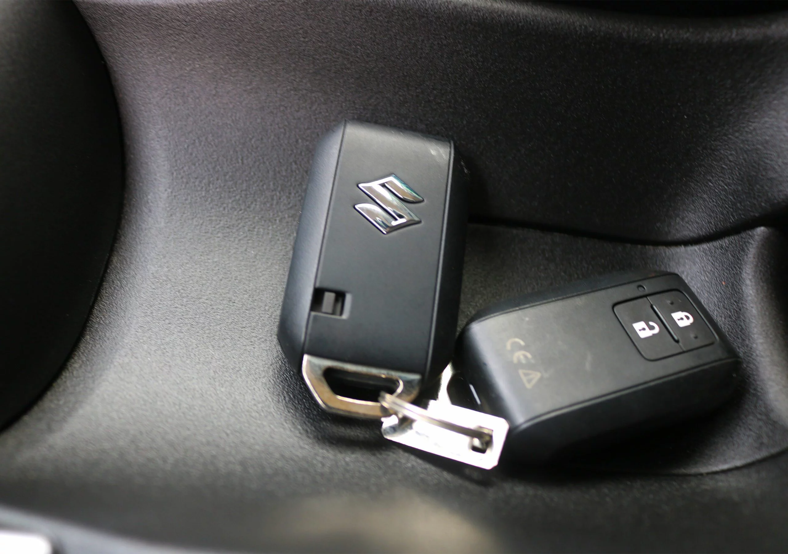 SUZUKI FRONX GLX 1.5P AT MY2025 – BLUISH BLACK PEARL