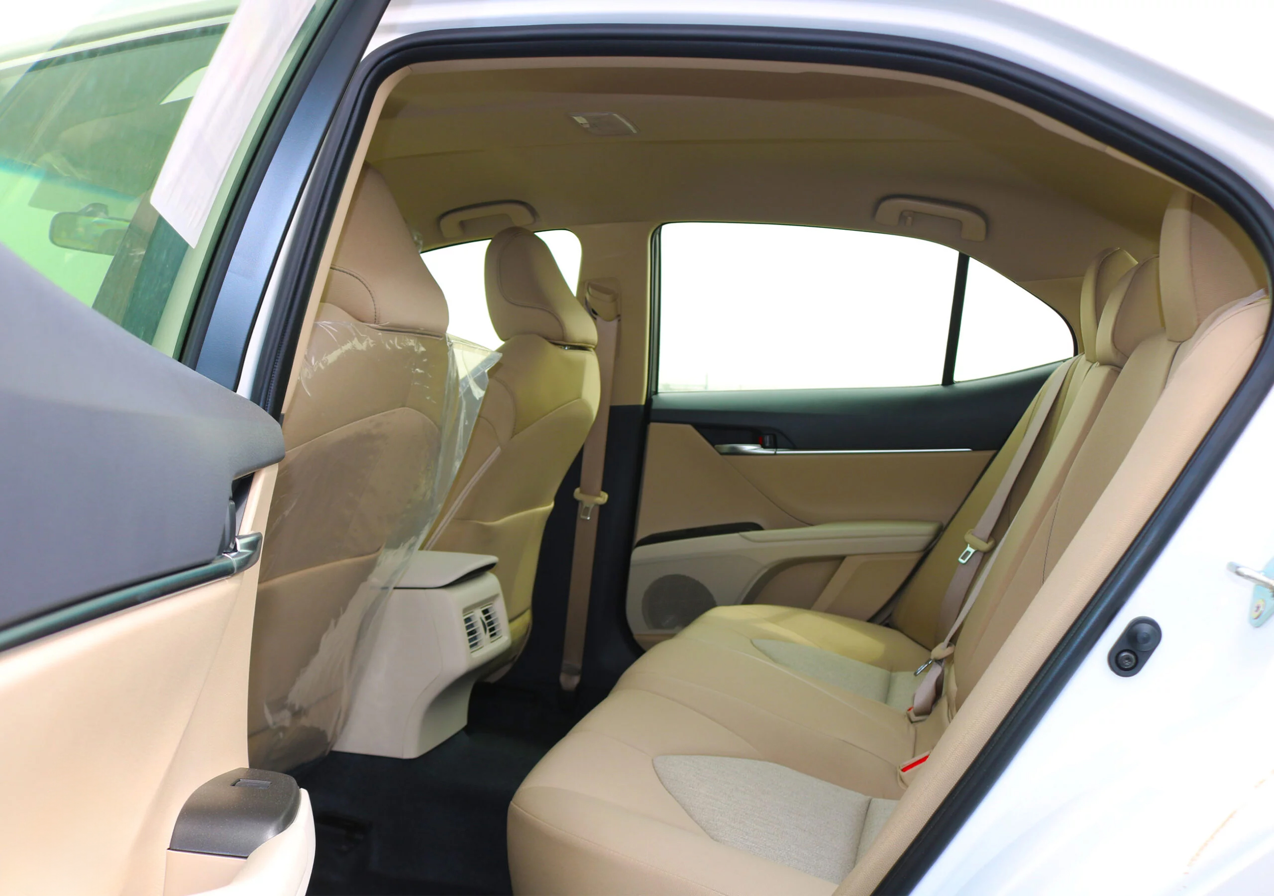 TOYOTA CAMRY LE WHITE