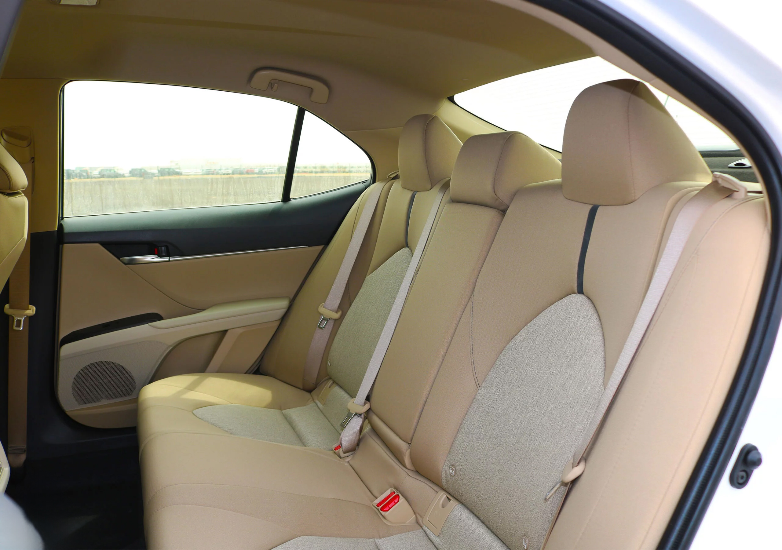 TOYOTA CAMRY LE WHITE