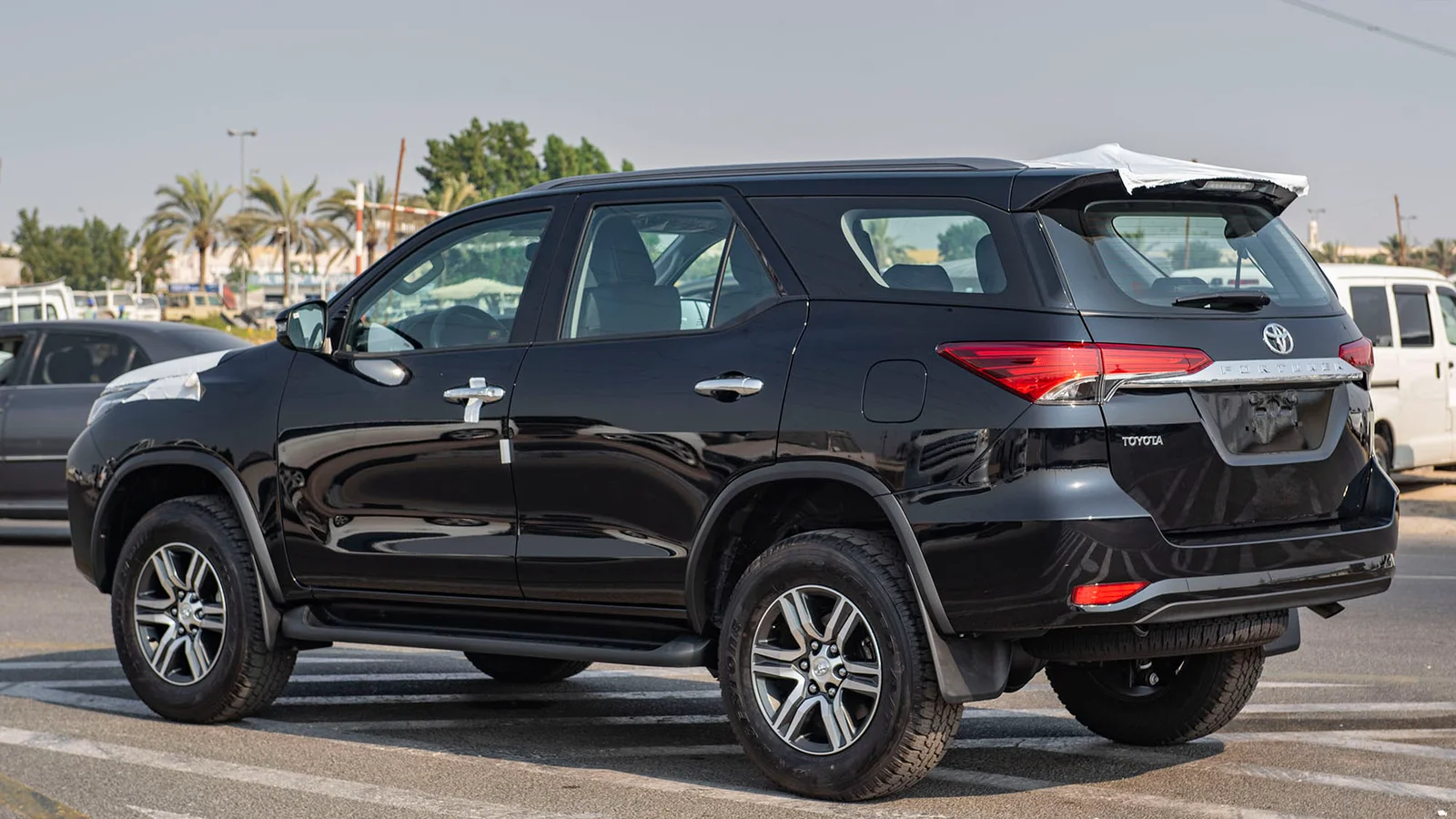 TOYOTA FORTUNER 2.4D AT 4X4 MY2025 – BLACK