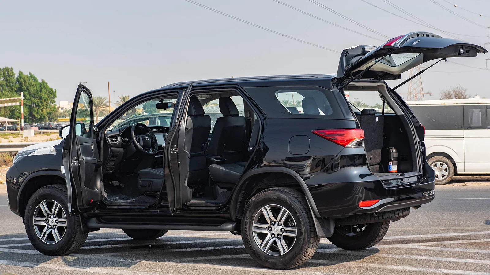 TOYOTA FORTUNER 2.4D AT 4X4 MY2025 – BLACK