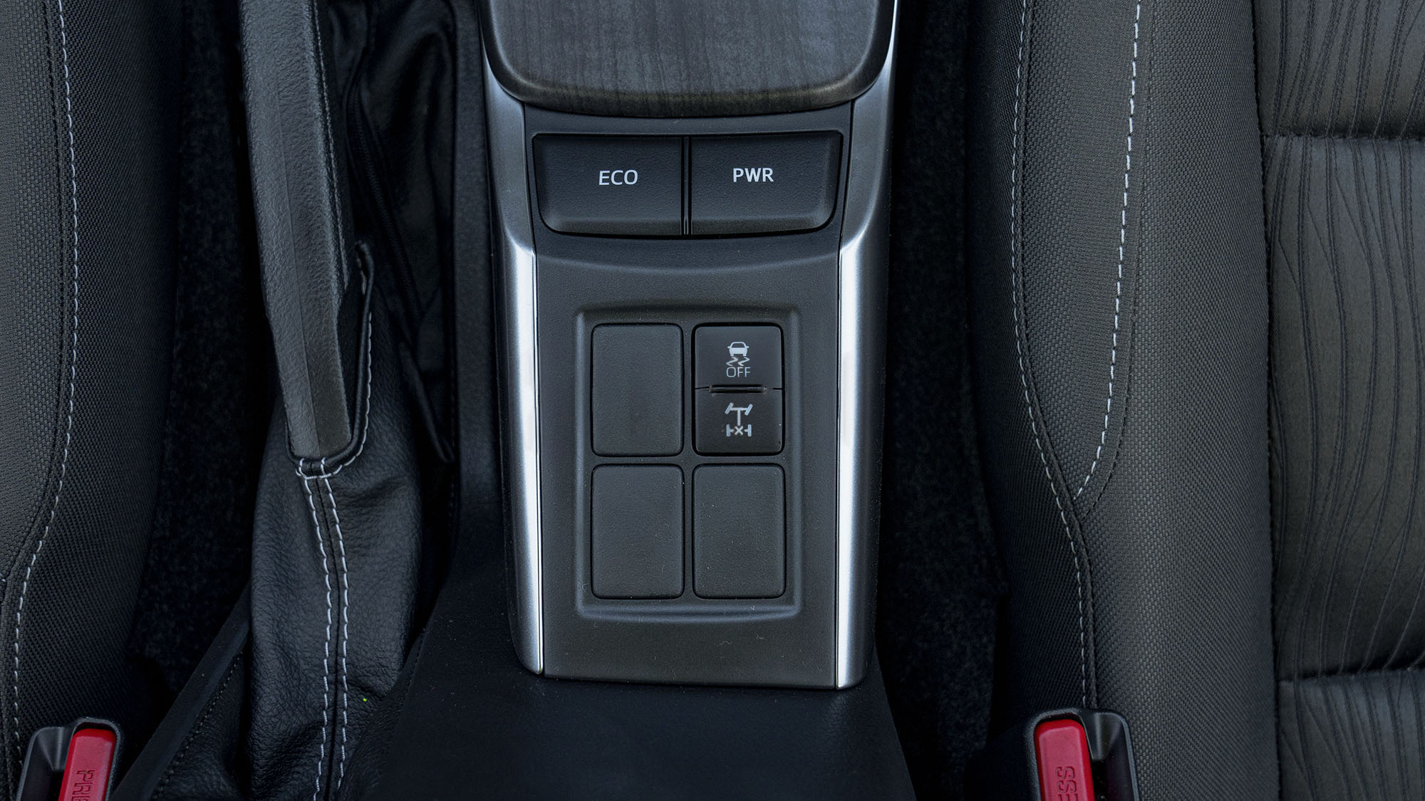 TOYOTA FORTUNER 2.4D AT 4X4