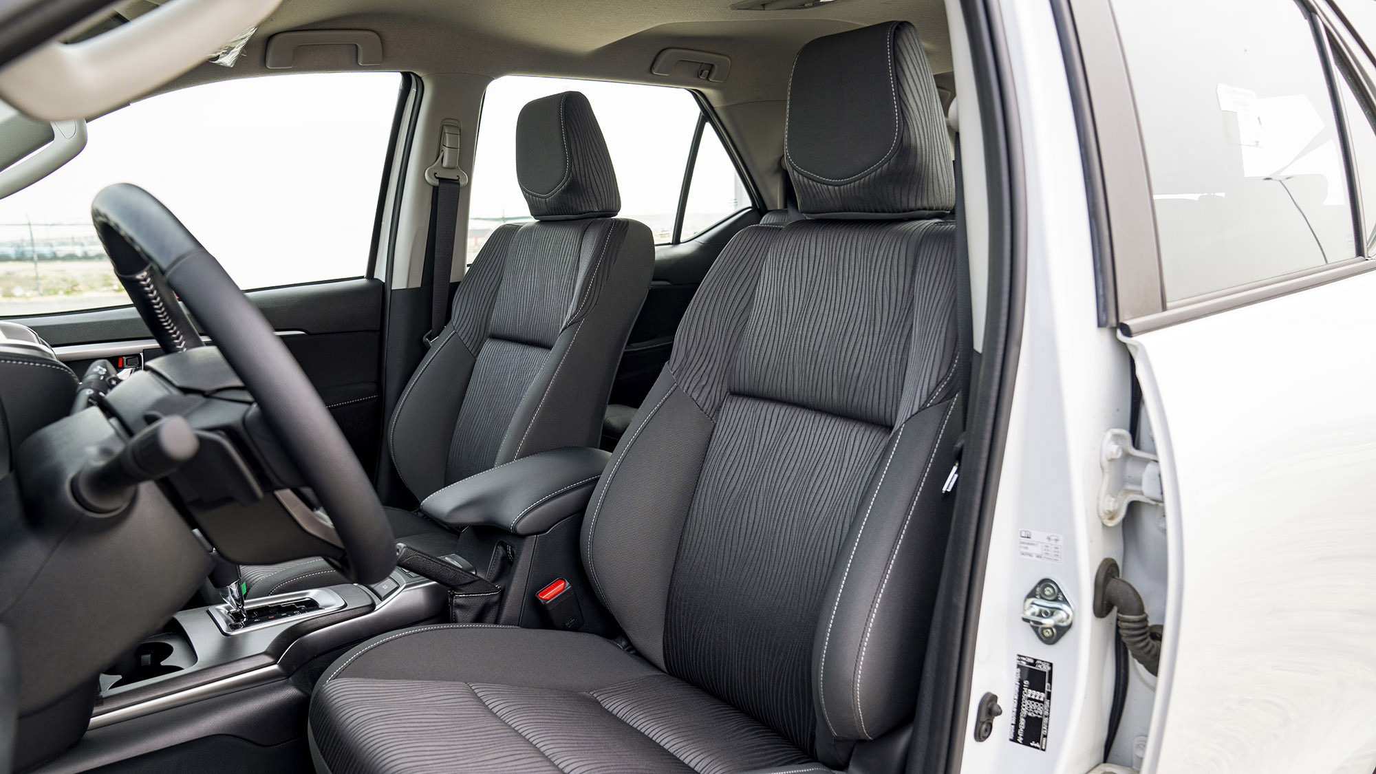 TOYOTA FORTUNER 2.4D AT 4X4