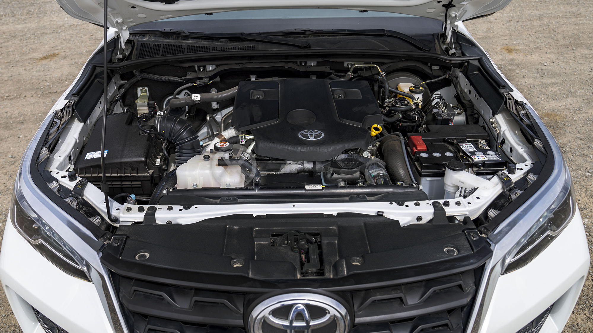 TOYOTA FORTUNER 2.4D AT 4X4