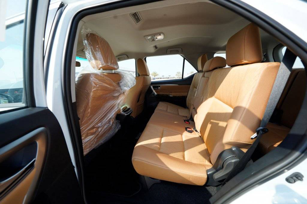 TOYOTA FORTUNER 4.0L P 6-CYLINDER GXR AT