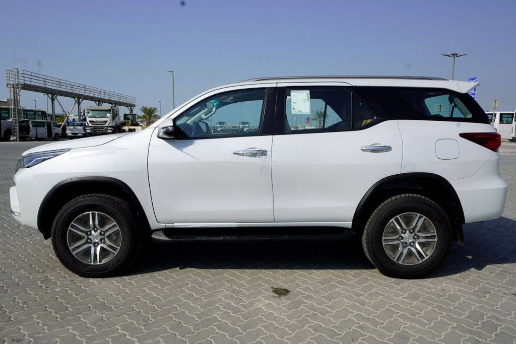 TOYOTA FORTUNER 4.0L P 6-CYLINDER GXR AT