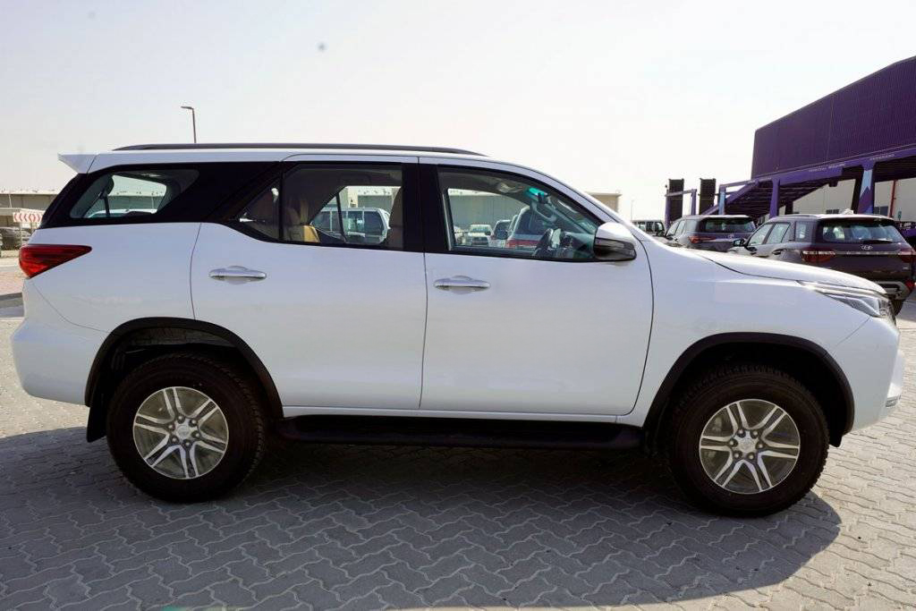 TOYOTA FORTUNER 4.0L P 6-CYLINDER GXR AT