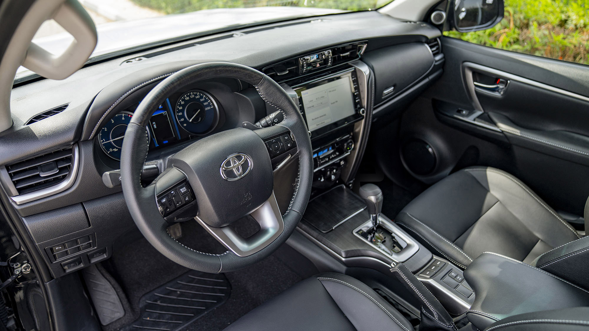 TOYOTA FORTUNER LEGENDER 2.8D AT 4X4