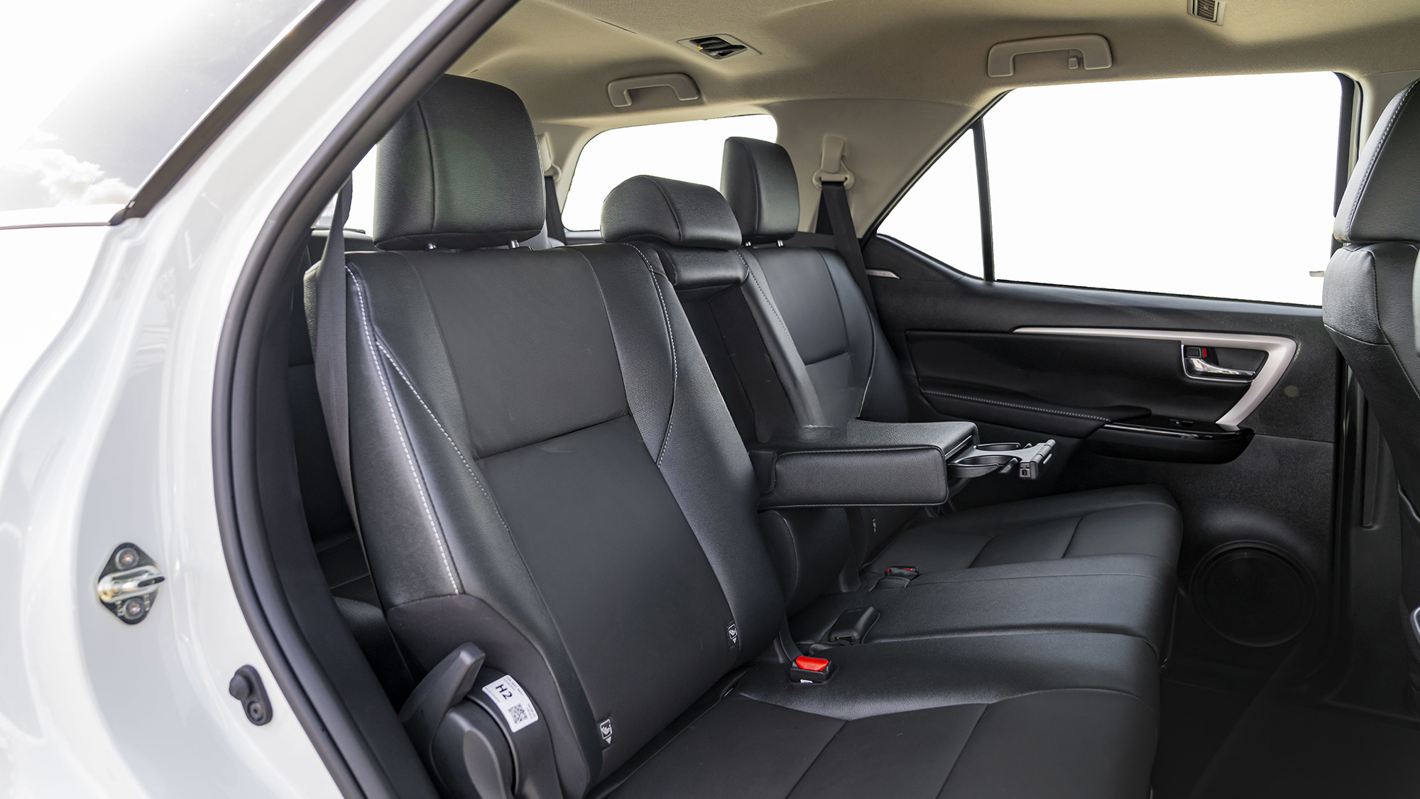  TOYOTA FORTUNER MHEV 2.8D AT 4WD MY2025 – WHITE