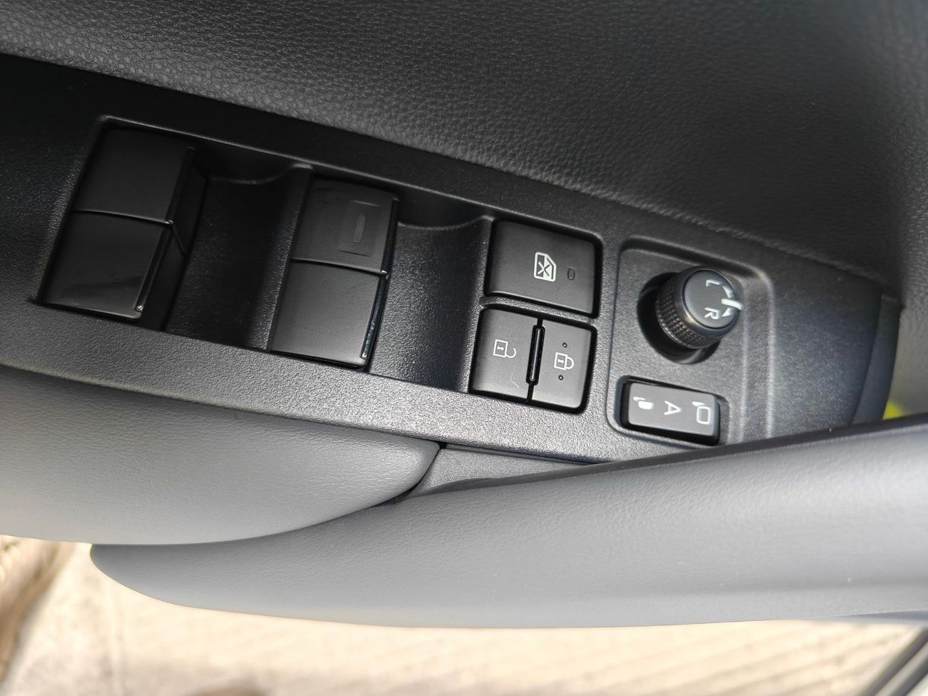 Toyota Frontlander 2.0L Hybrid Leading version AT 2026