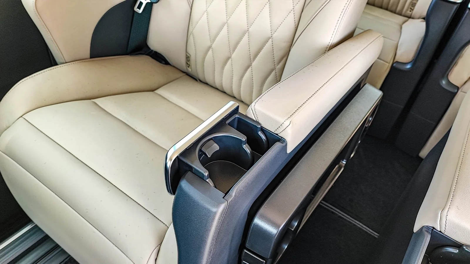 Toyota Granvia 2.8L DSL V AT