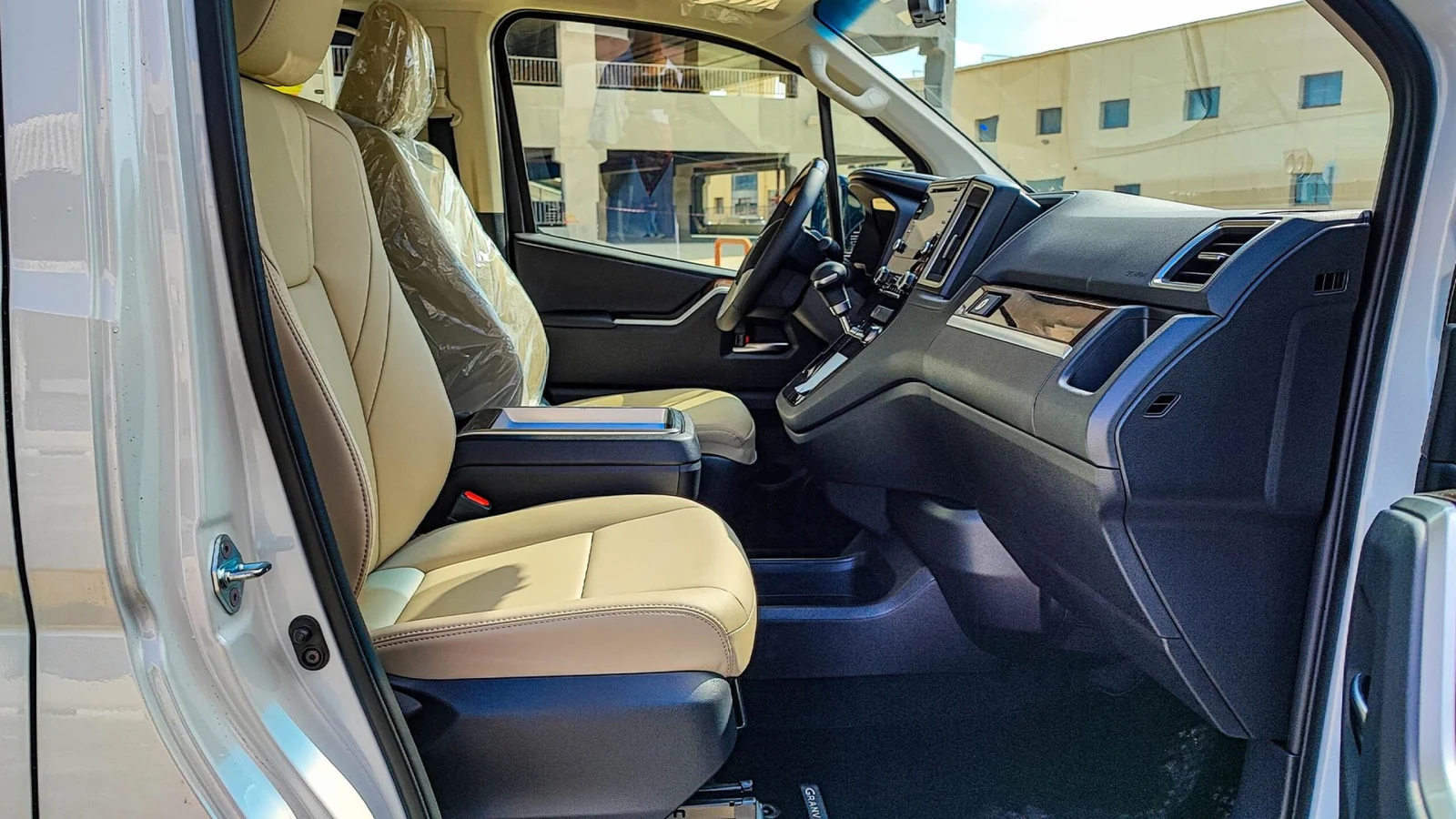 Toyota Granvia 2.8L DSL V AT