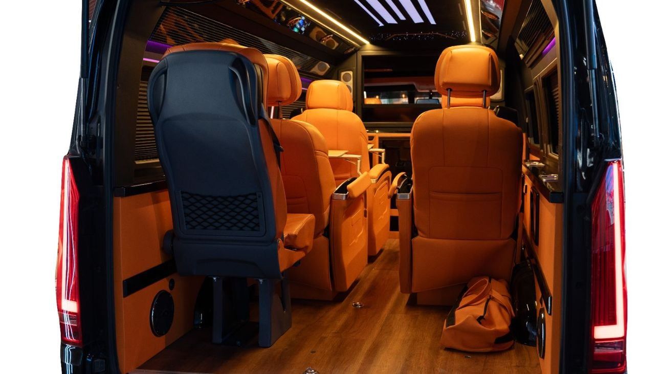 Toyota Hiace Built by Barugzai