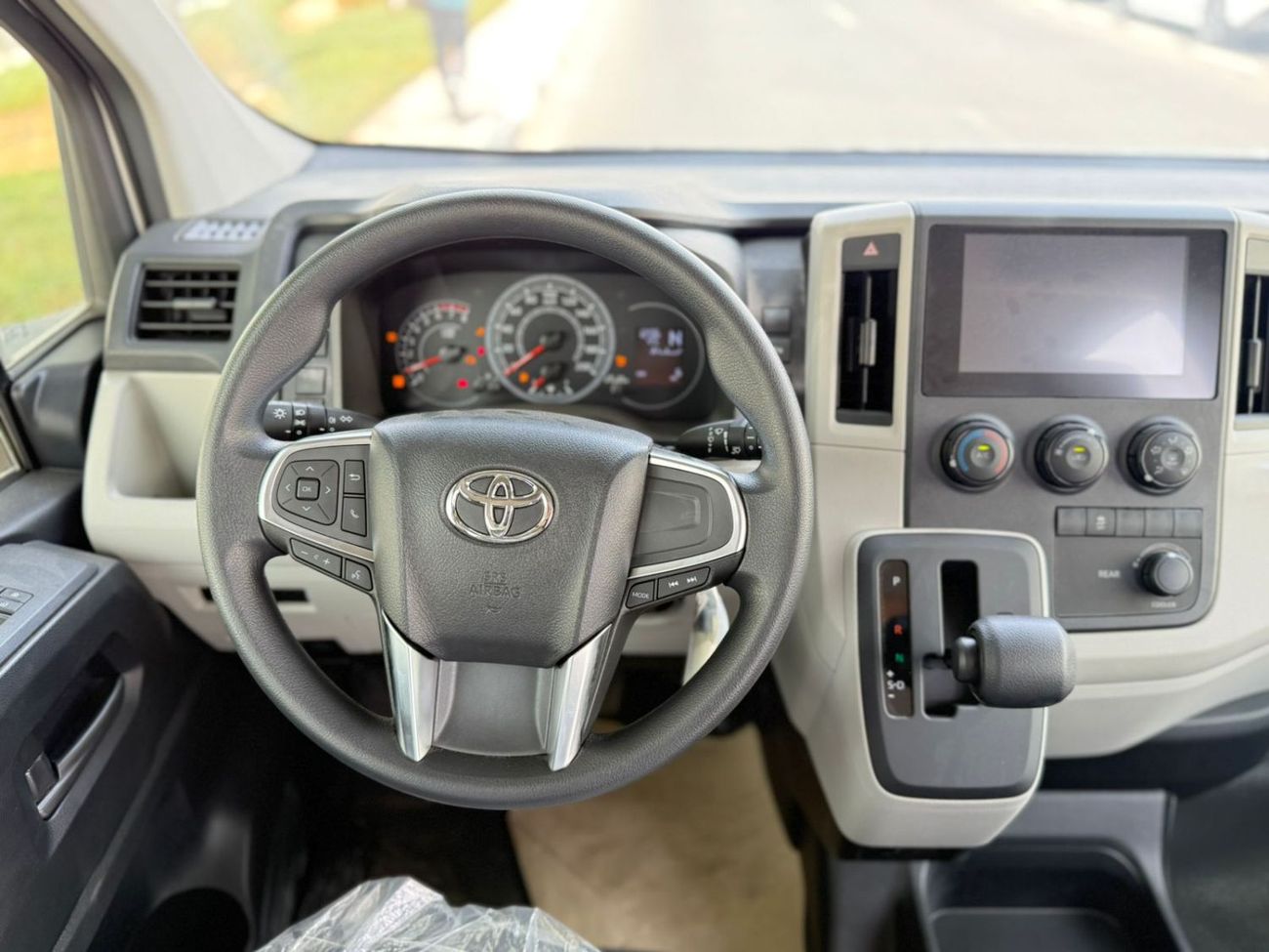 Toyota Hiace GL -High Roof Commuter 3.5L AT