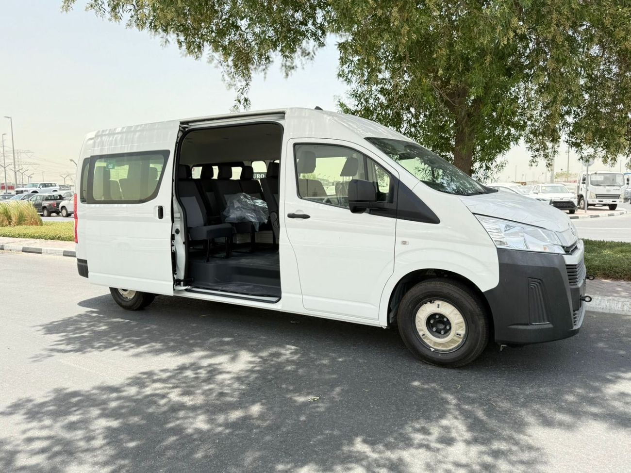 Toyota Hiace GL -High Roof Commuter 3.5L AT