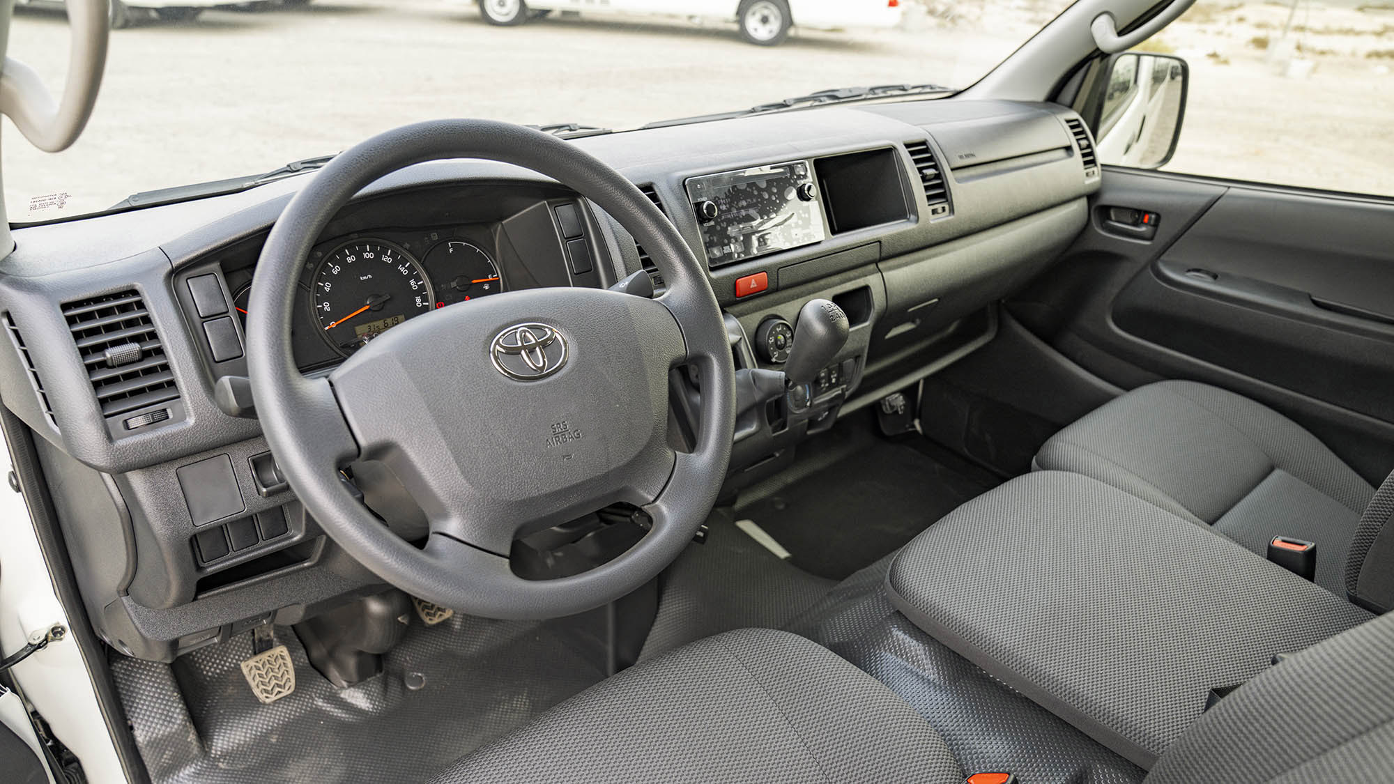 TOYOTA HIACE HR 2.7P MT 16 SEATER