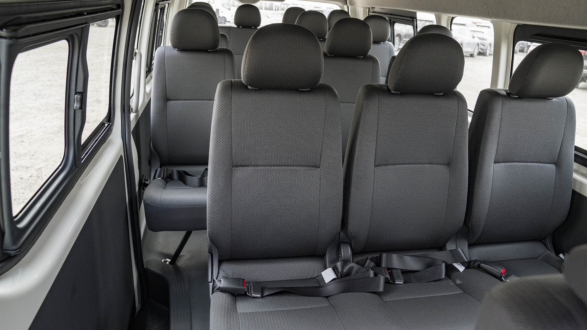 TOYOTA HIACE HR 2.7P MT 16 SEATER