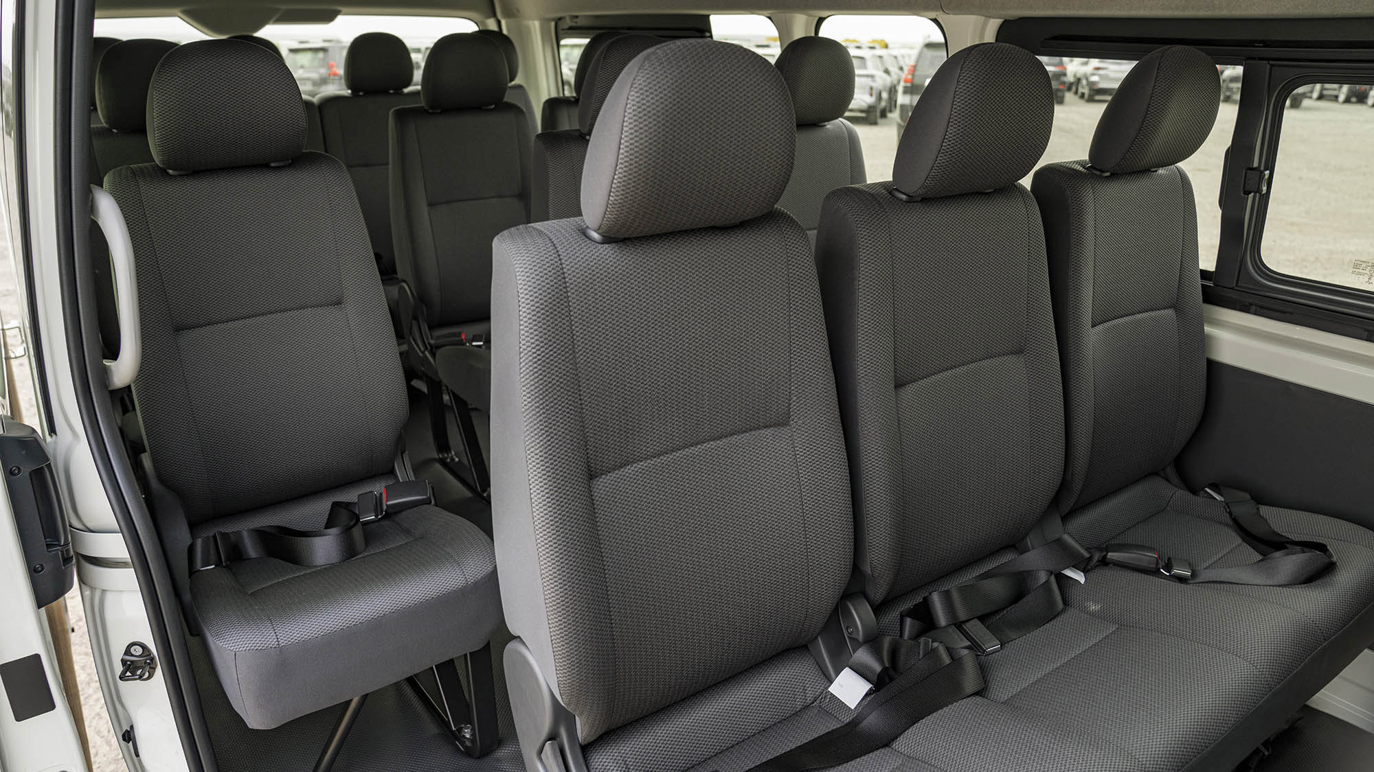 TOYOTA HIACE HR 2.7P MT 16 SEATER