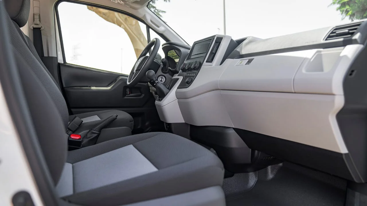  TOYOTA HIACE HR 2.8D MT 14 SEATER MY2026 – WHITE