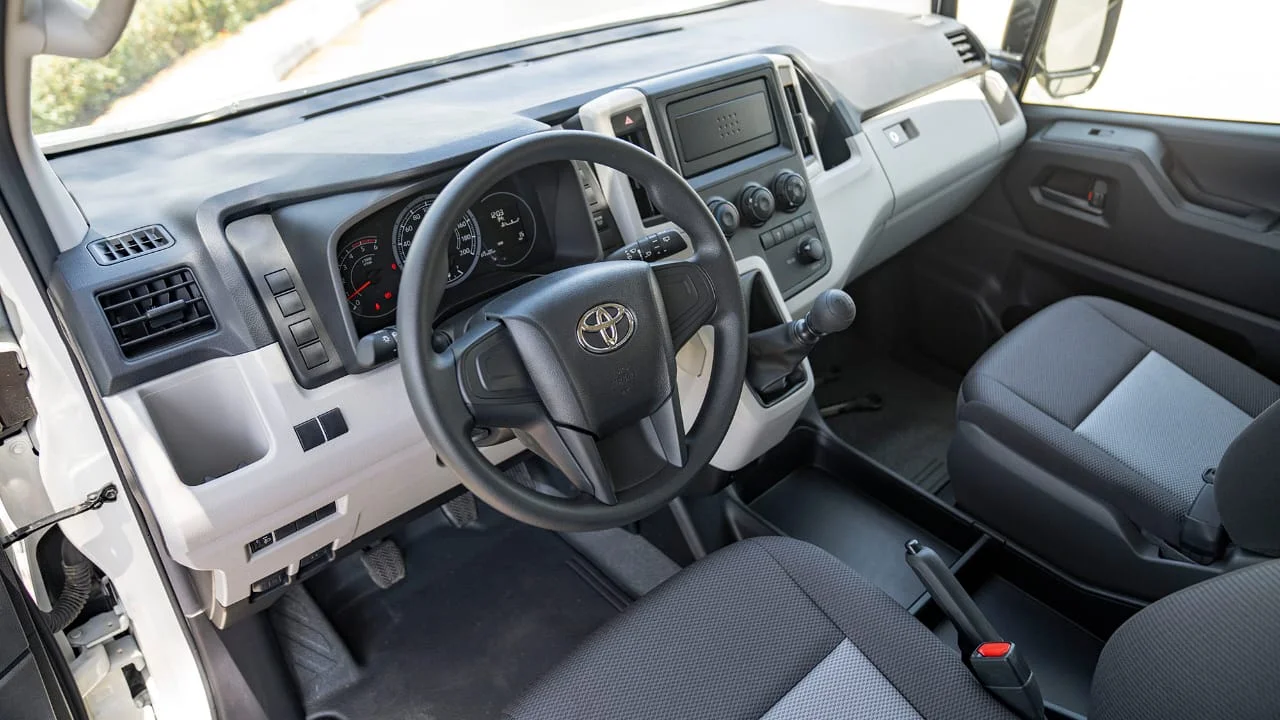  TOYOTA HIACE HR 2.8D MT 14 SEATER MY2026 – WHITE