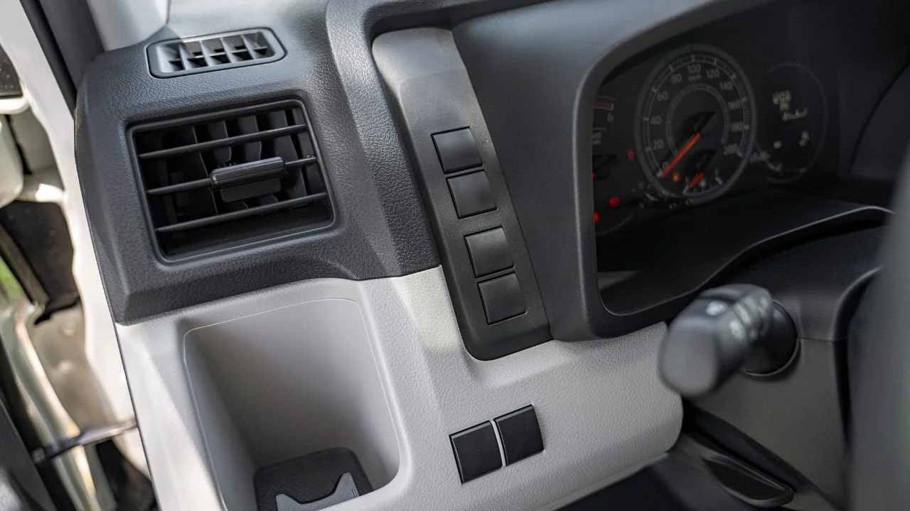  TOYOTA HIACE HR 2.8D MT 14 SEATER MY2026 – WHITE