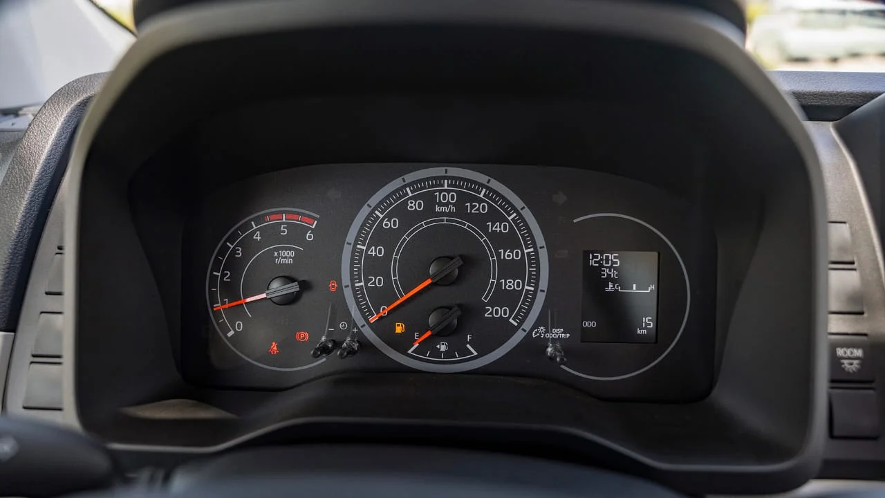  TOYOTA HIACE HR 2.8D MT 14 SEATER MY2026 – WHITE