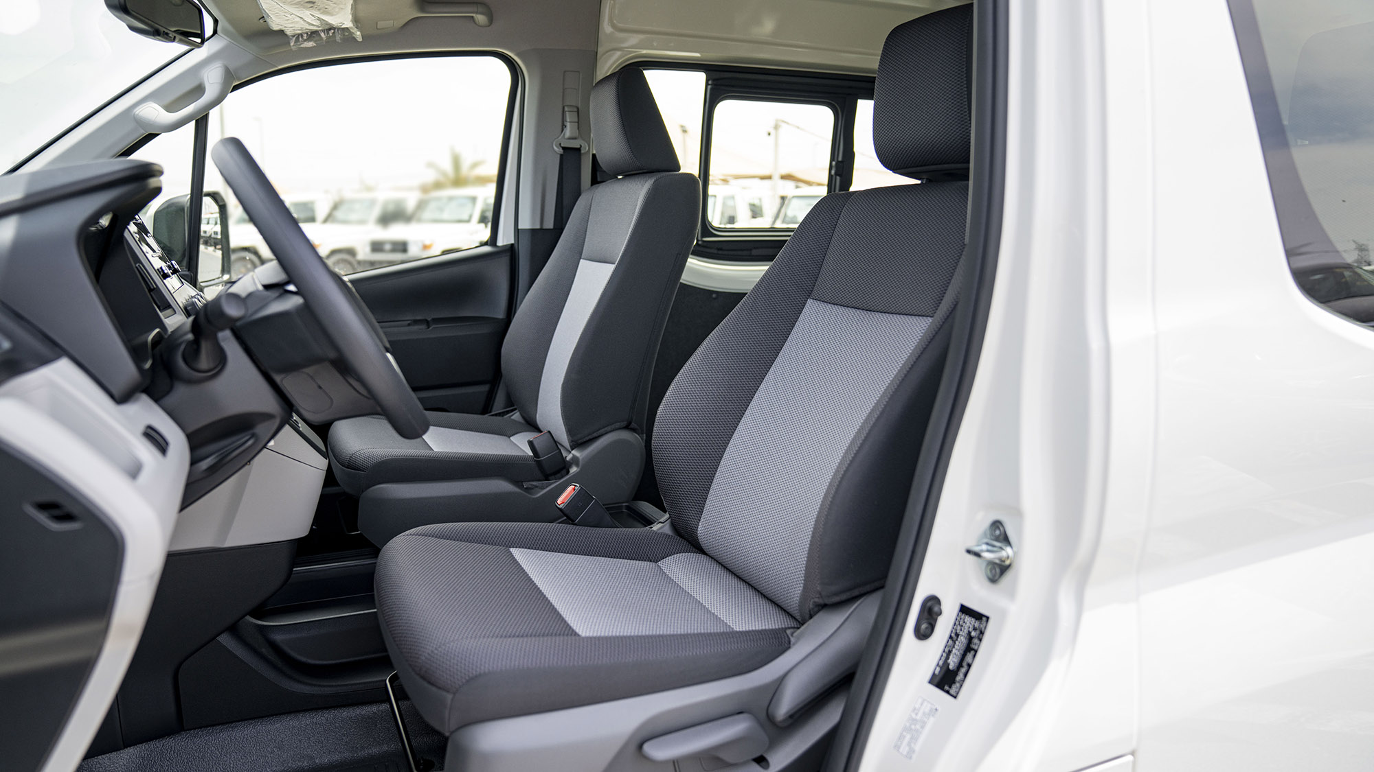 TOYOTA HIACE HR 3.5P AT 13 SEATER