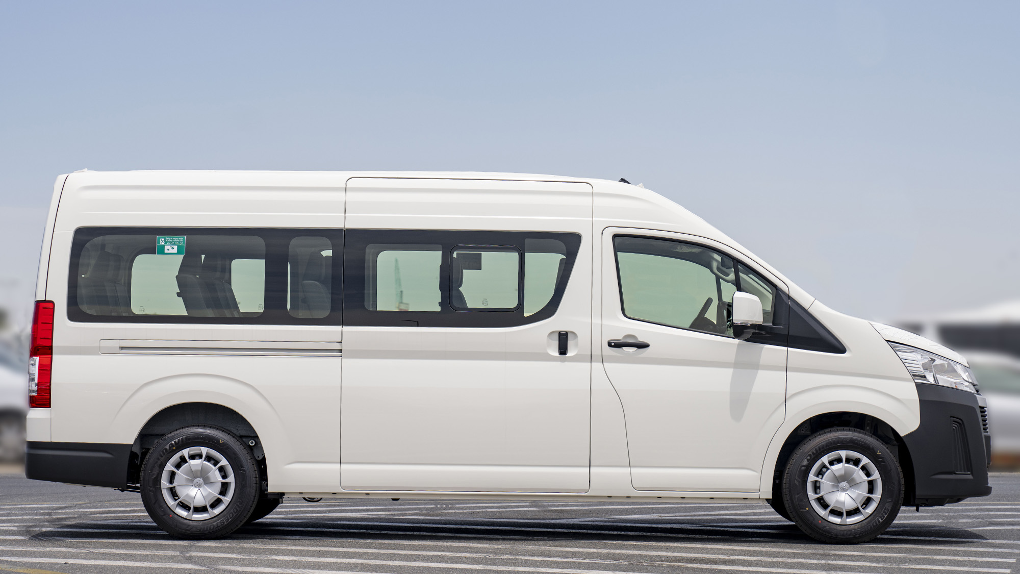 TOYOTA HIACE HR 3.5P AT 13 SEATER