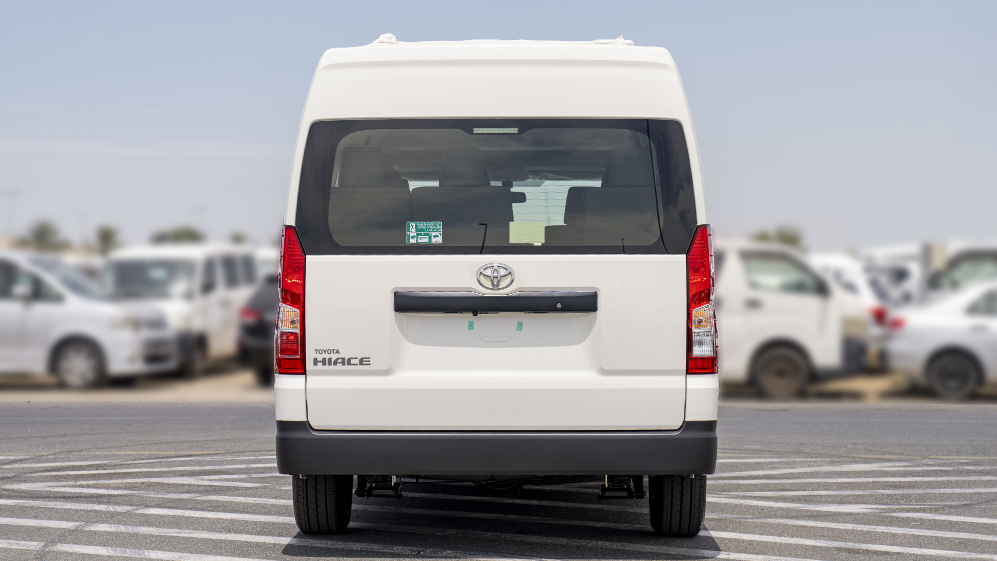 TOYOTA HIACE HR 3.5P AT 13 SEATER
