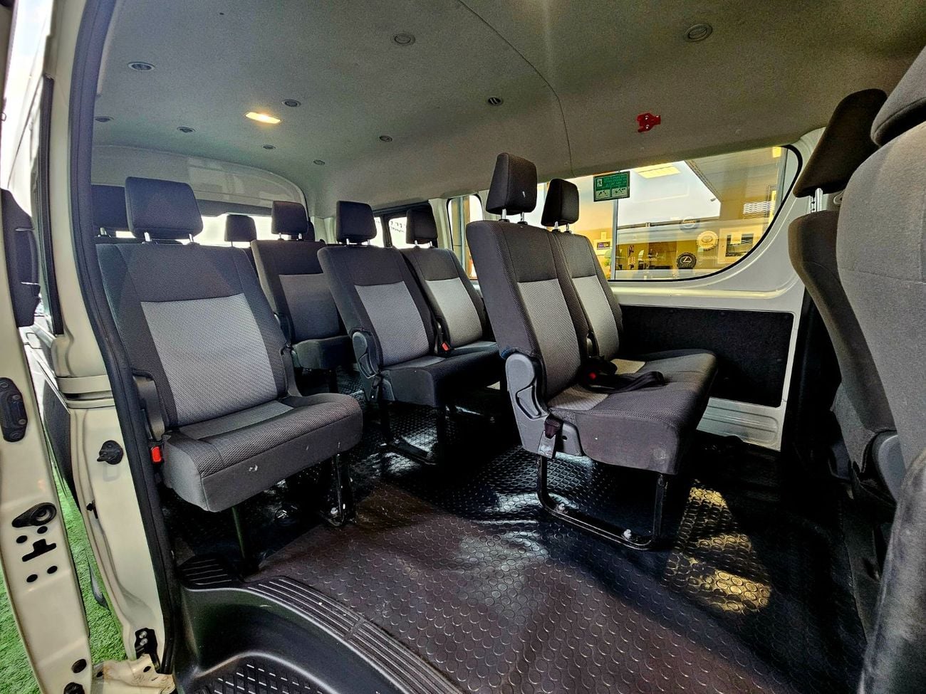 Toyota Hiace PASSENGER PATROL/ 3.5L V6 MANUAL