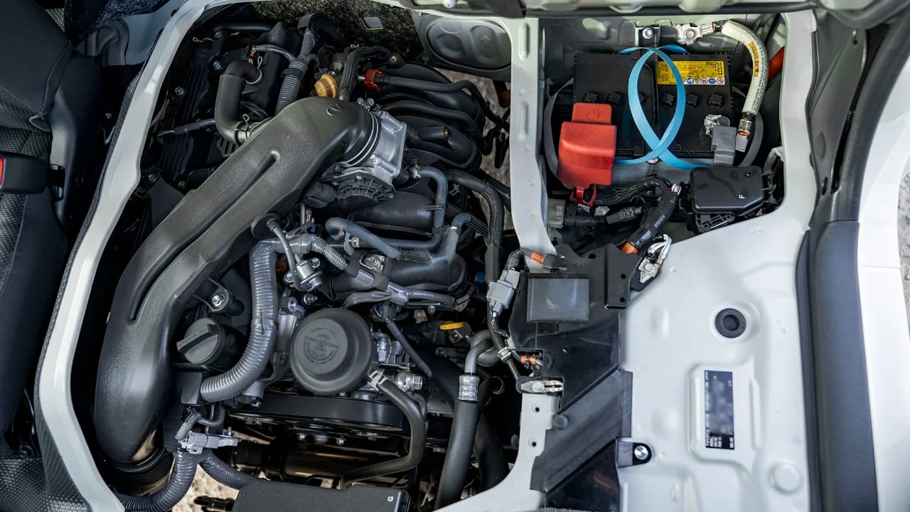 TOYOTA HIACE STD 2.7P MT 15-SEATER MY2025 – WHITE