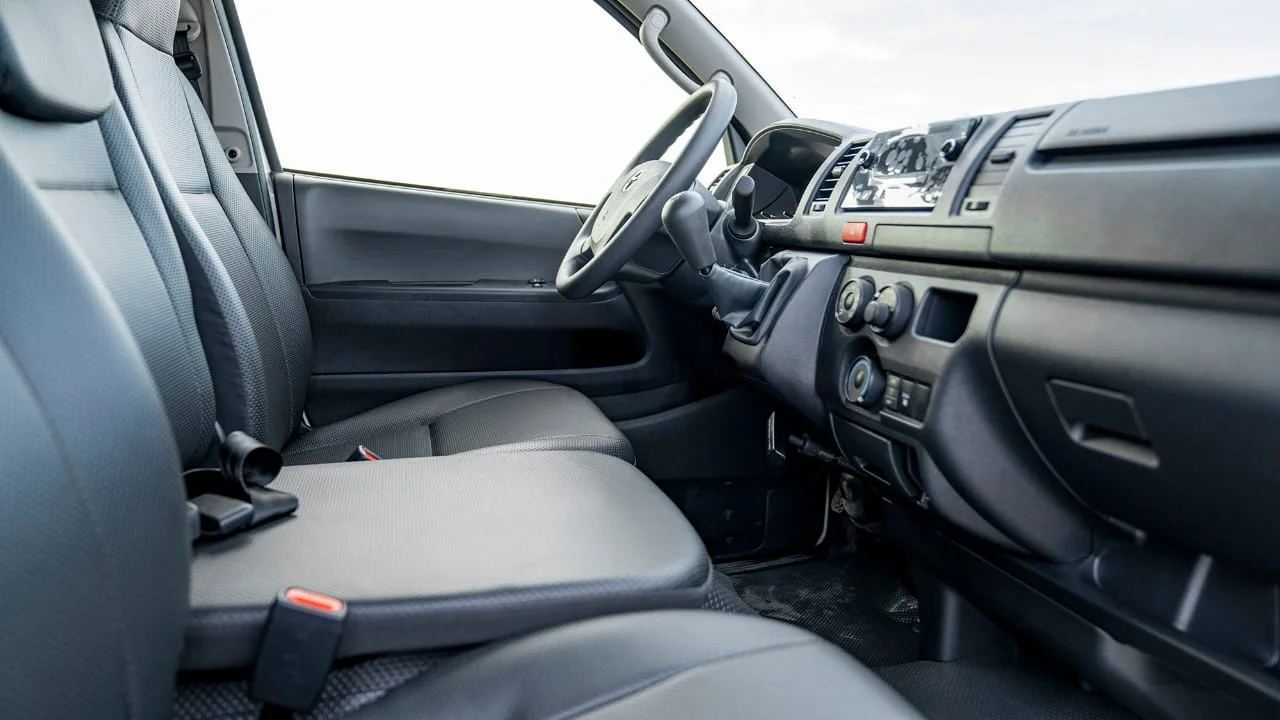 TOYOTA HIACE STD 2.7P MT 15-SEATER MY2025 – WHITE