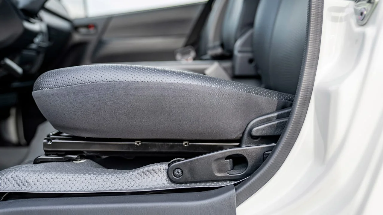 TOYOTA HIACE STD 2.7P MT 15-SEATER MY2025 – WHITE