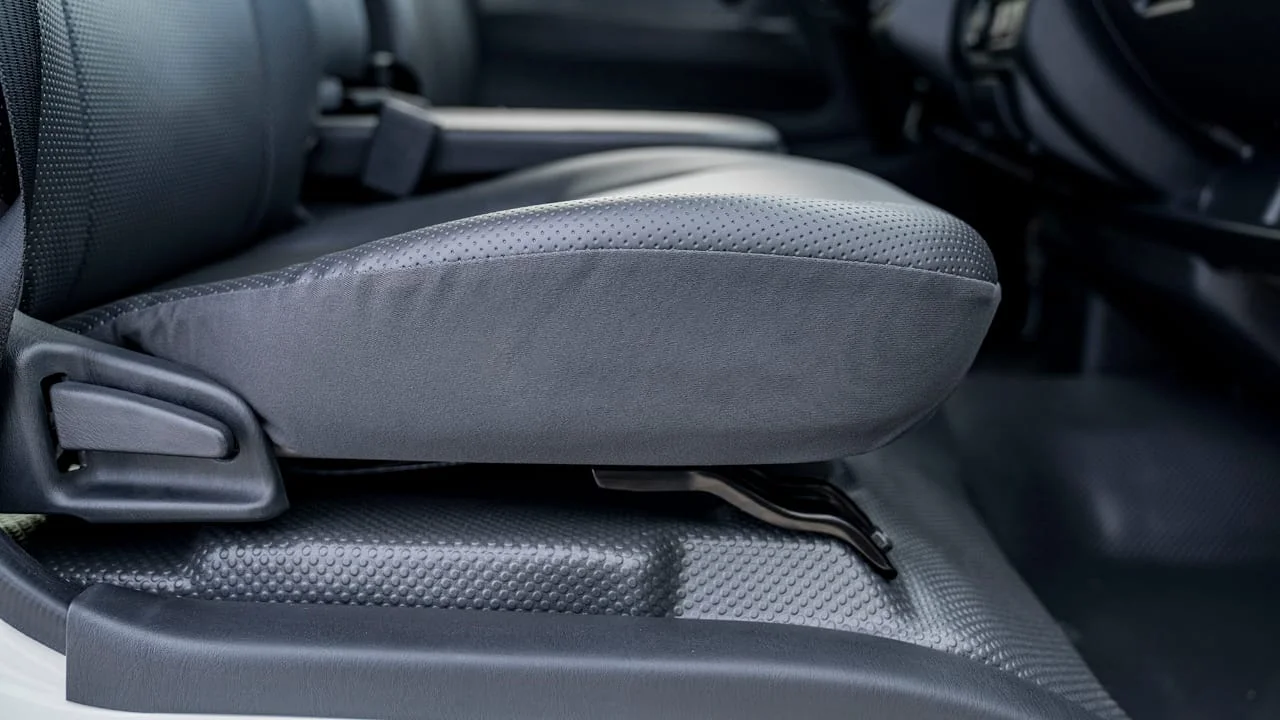 TOYOTA HIACE STD 2.7P MT 15-SEATER MY2025 – WHITE