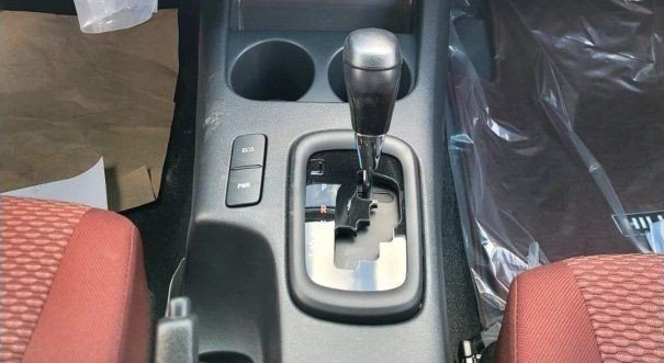 TOYOTA HILUX 2.7L PETROL AUTOMATIC