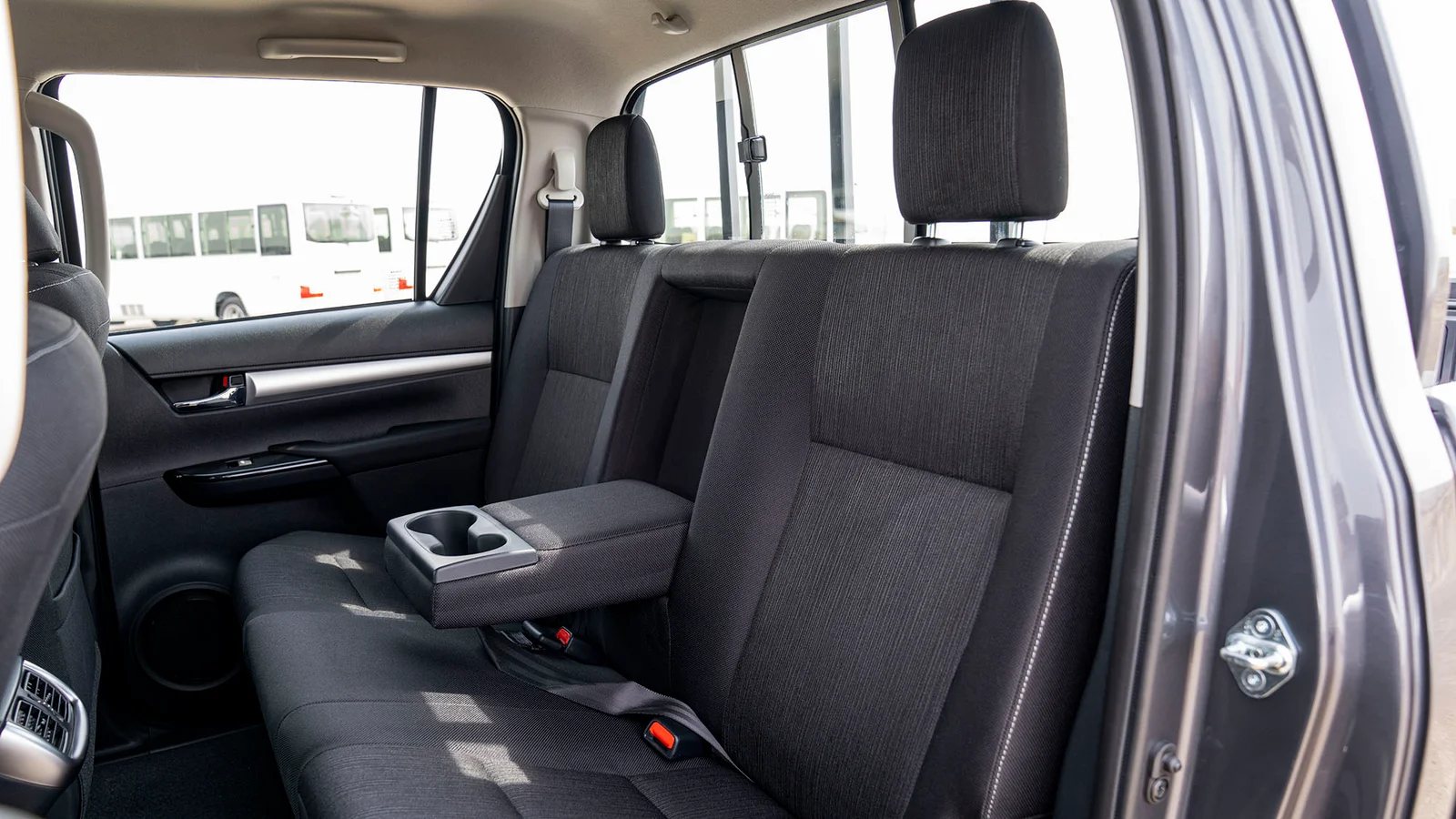 TOYOTA HILUX DC 2.4D AT 4X4 MY2025 - MID OPTION