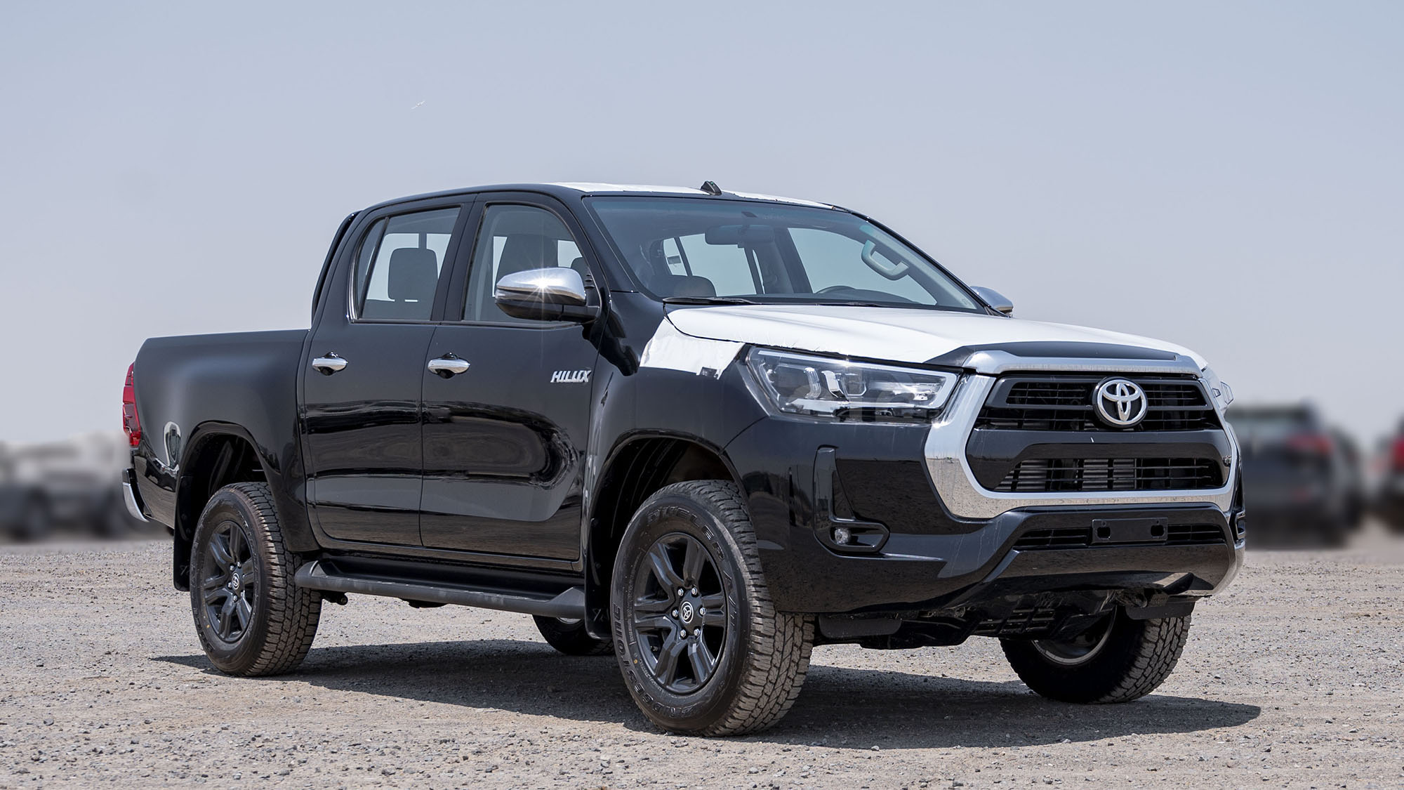 TOYOTA HILUX DC 2.4D AT 4X4 SR5 _ BLACK