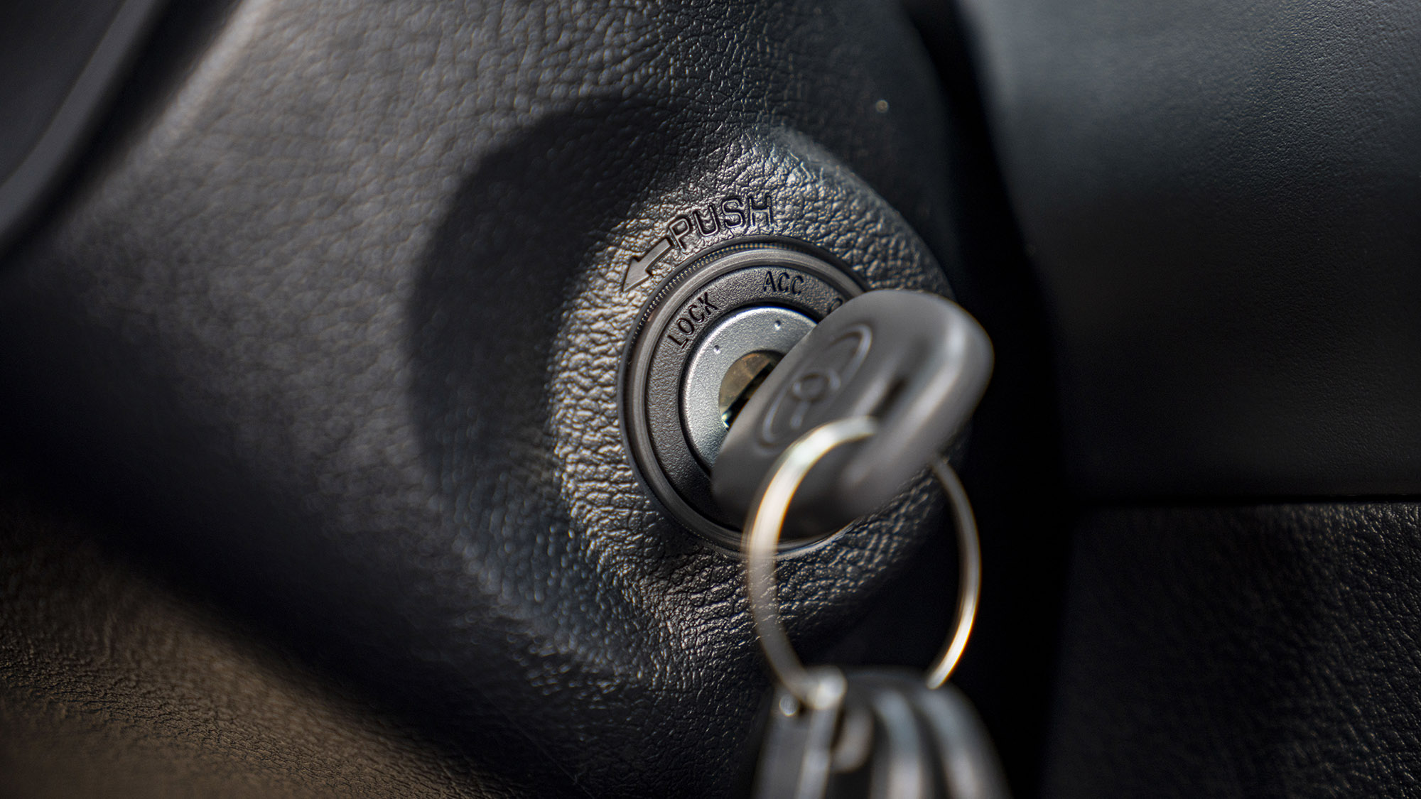 TOYOTA HILUX DC 2.4D MT 4X4 M.WINDOW