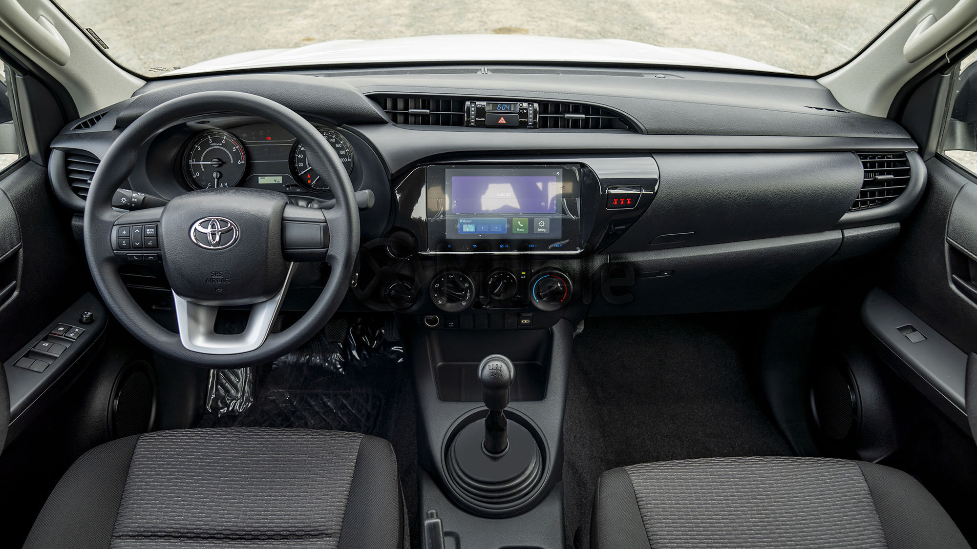  TOYOTA HILUX DC 2.4D MT 4X4 P.WINDOW_ BLACK