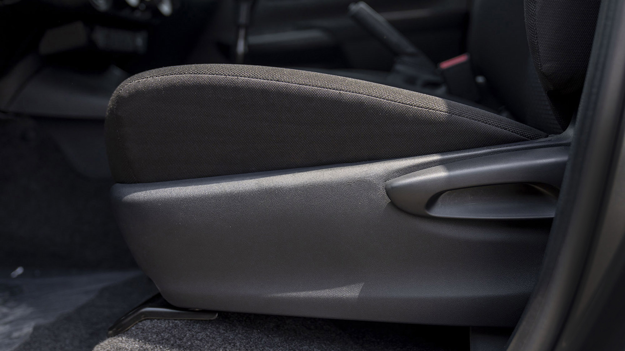  TOYOTA HILUX DC 2.4D MT 4X4 P.WINDOW_ BLACK