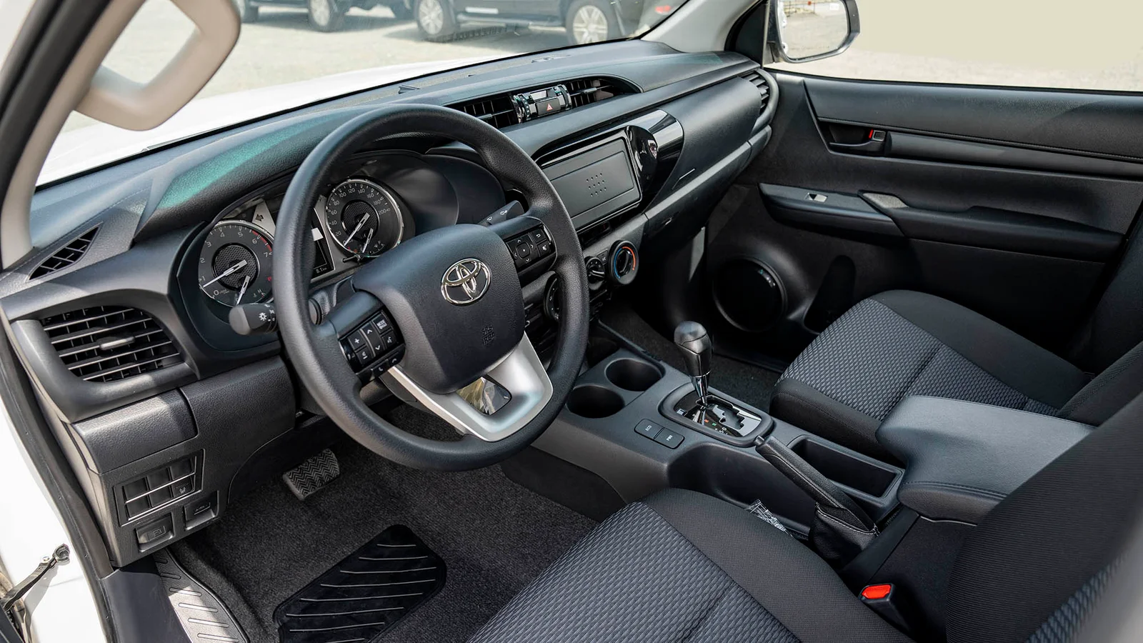 TOYOTA HILUX DC 2.7P AT 4X4 MY2025 – WHITE