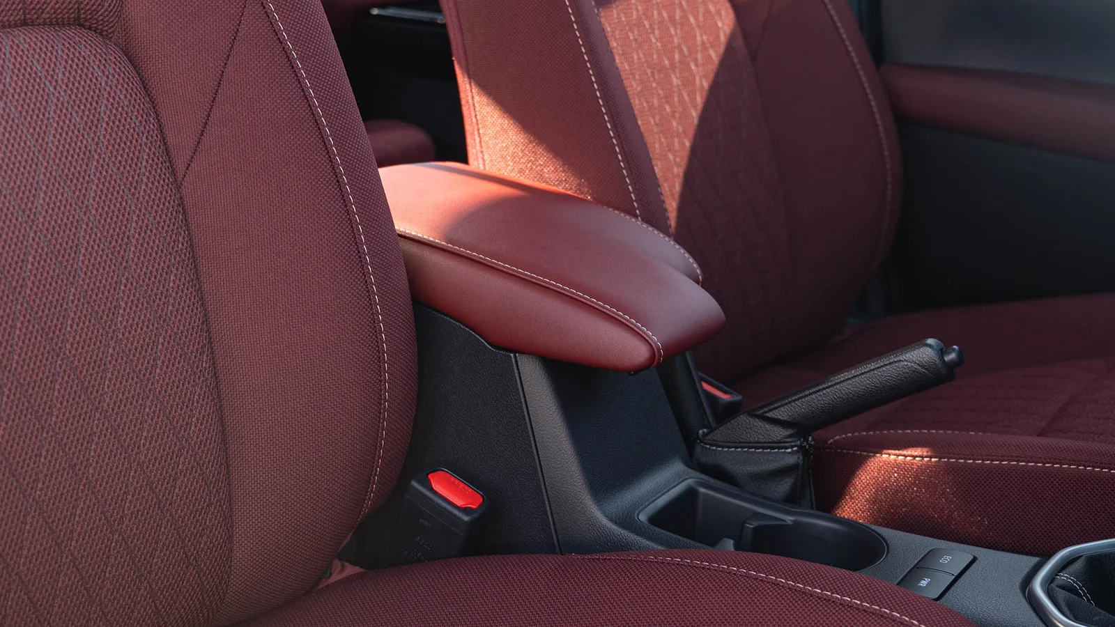 TOYOTA HILUX DC 2.7P MT 4X4 P.WINDOW MY2025