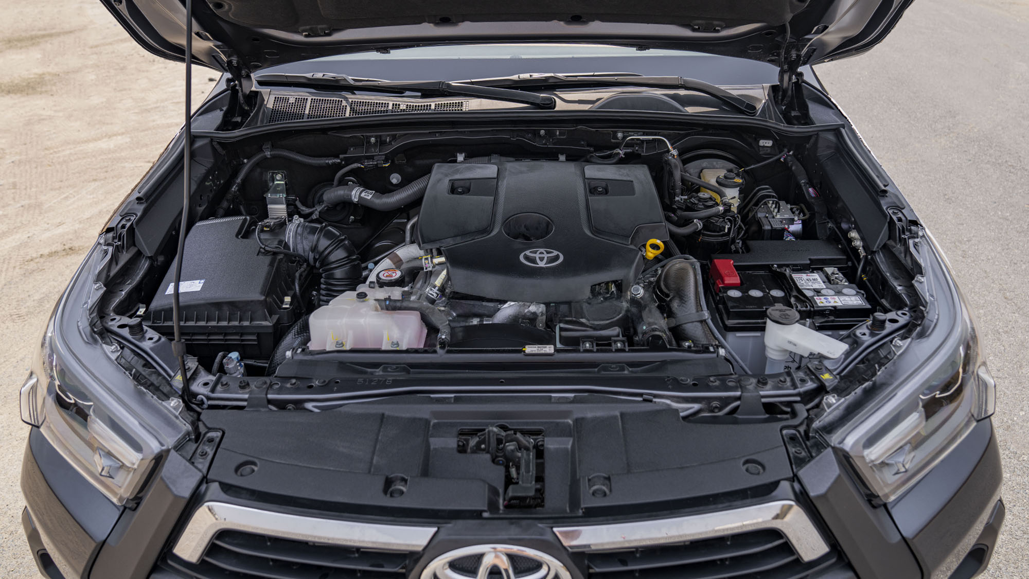TOYOTA HILUX DC ADVENTURE 2.8D AT 4X4 - GRAY