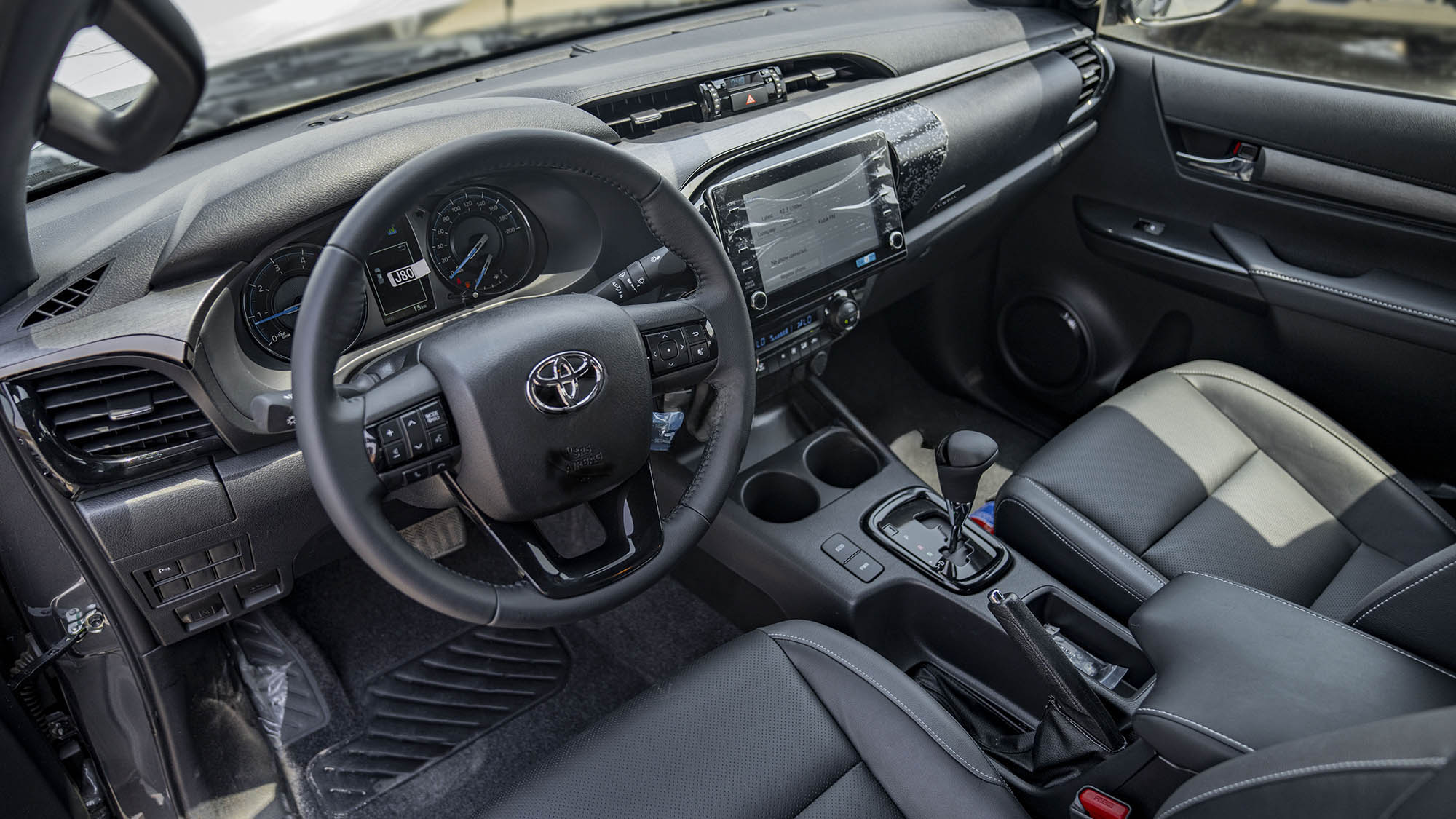 TOYOTA HILUX DC ADVENTURE 2.8D AT 4X4 - GRAY